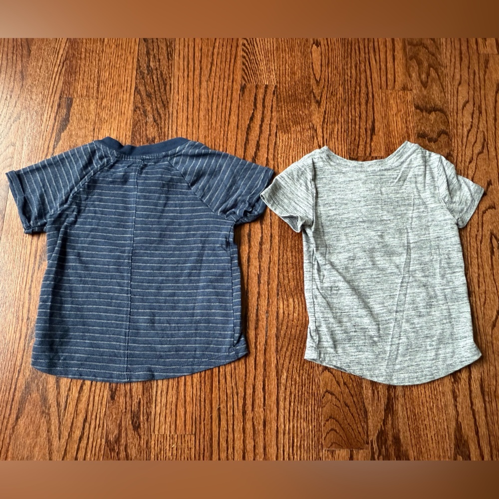 Set of 2 Cat & Jack Boy T-shirts - Size 12 months - Picture 2 of 3